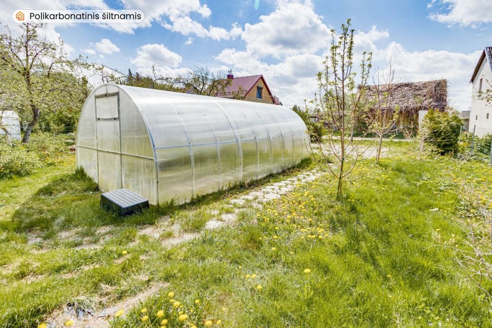 Parduodamas 6,7 arų sodo sklypas su sodo namu, naujos statybos statiniu ir garažu &Scaron;iauliuose, s/b &bdquo;Lak&scaron;tingala&ldquo;