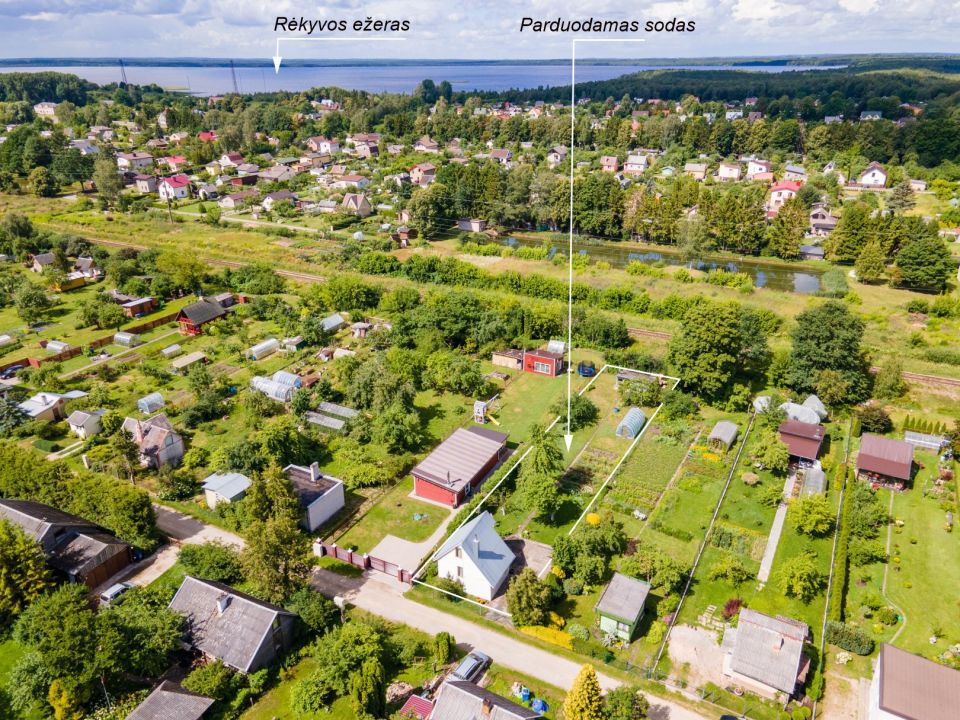 Parduodamas 8,10 arų sodo sklypas su mediniu 40,60 kv.m. bendro ploto vasarnamiu SB „Gintaras“ , Gintaro sodų 1-oji g., Šiaulių mieste