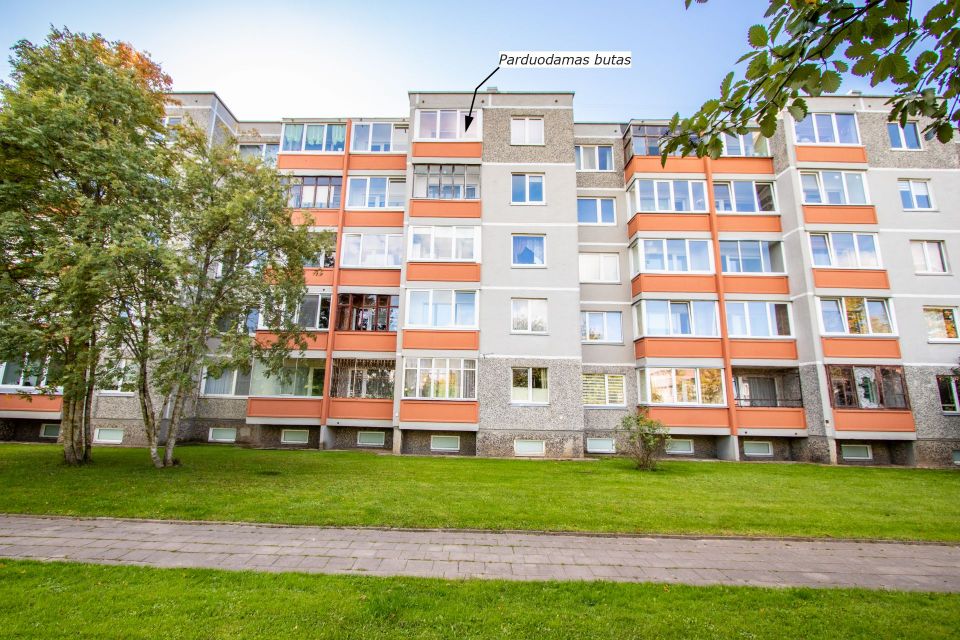 Parduodamas atnaujintas 1 kambario butas su balkonu Gegužių g. 75, &Scaron;iauliuose.