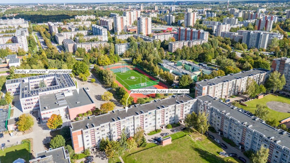 Parduodamas atnaujintas 1 kambario butas su balkonu Gegužių g. 75, &Scaron;iauliuose.