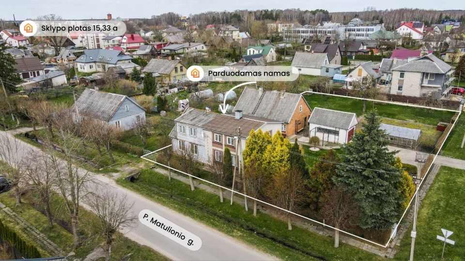 Parduodamas dviejų gyvenamųjų dalių namas su 15,33 a sklypu P. Matulionio g., Mažeikių senamiestyje