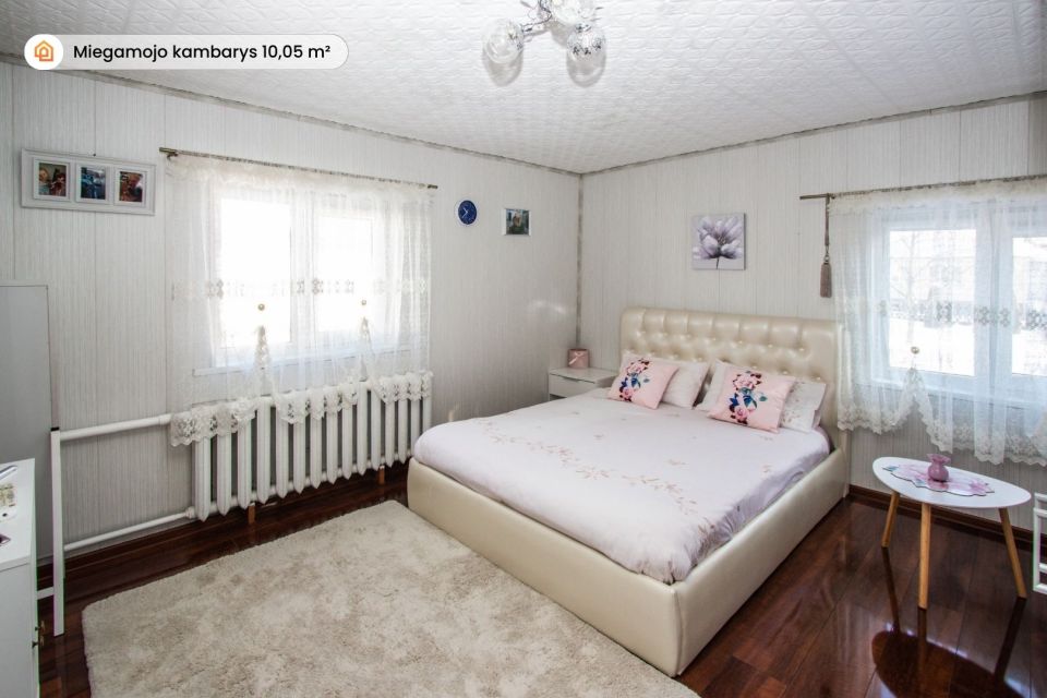 Parduodamas dviejų gyvenamųjų dalių namas su 15,33 a sklypu P. Matulionio g., Mažeikių senamiestyje