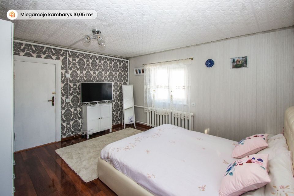 Parduodamas dviejų gyvenamųjų dalių namas su 15,33 a sklypu P. Matulionio g., Mažeikių senamiestyje