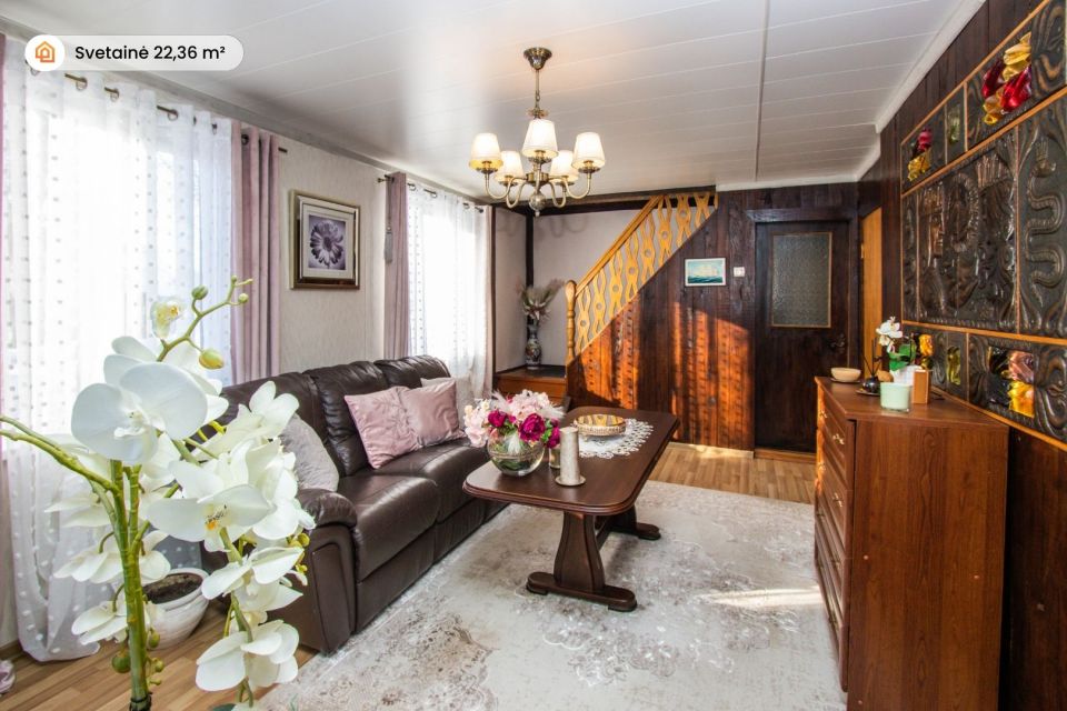 Parduodamas dviejų gyvenamųjų dalių namas su 15,33 a sklypu P. Matulionio g., Mažeikių senamiestyje