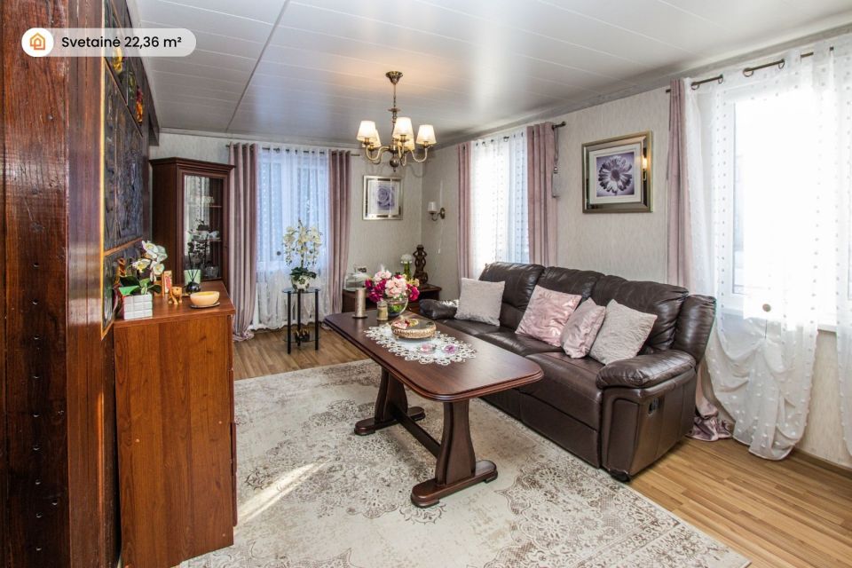 Parduodamas dviejų gyvenamųjų dalių namas su 15,33 a sklypu P. Matulionio g., Mažeikių senamiestyje