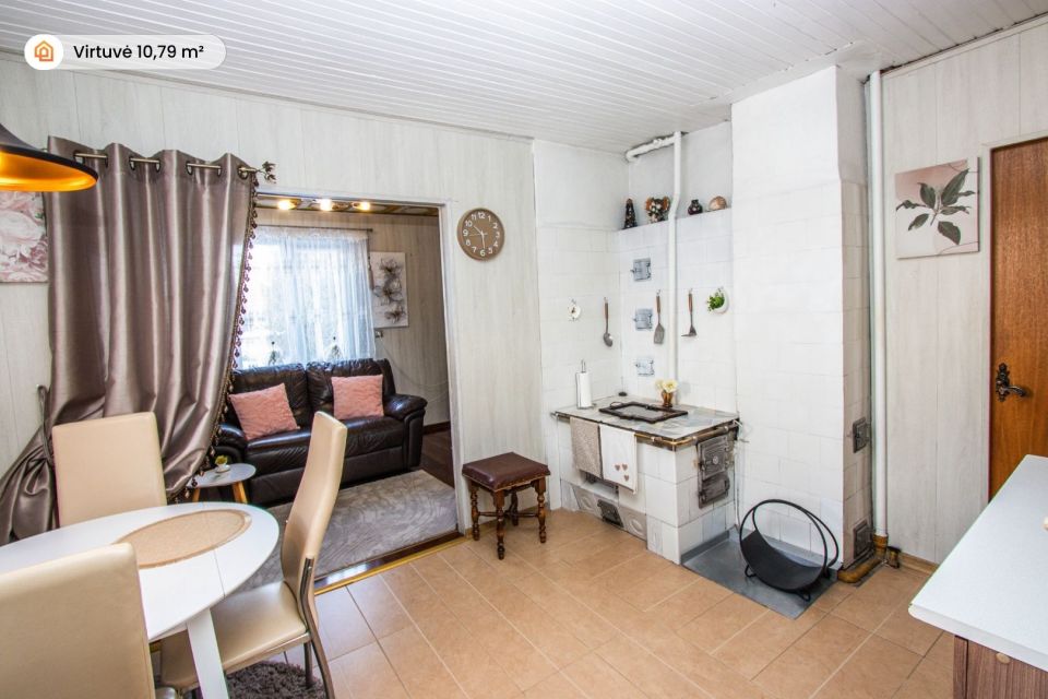 Parduodamas dviejų gyvenamųjų dalių namas su 15,33 a sklypu P. Matulionio g., Mažeikių senamiestyje