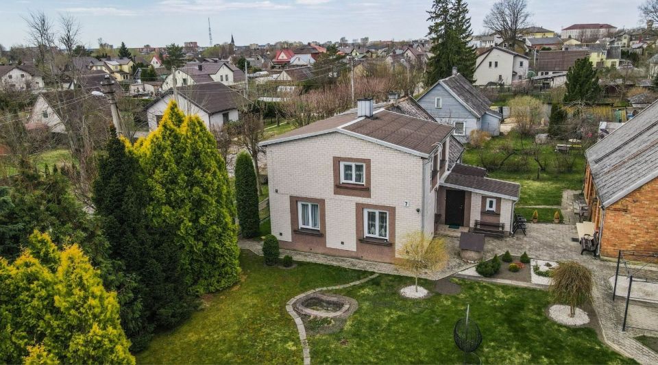 Parduodamas dviejų gyvenamųjų dalių namas su 15,33 a sklypu P. Matulionio g., Mažeikių senamiestyje