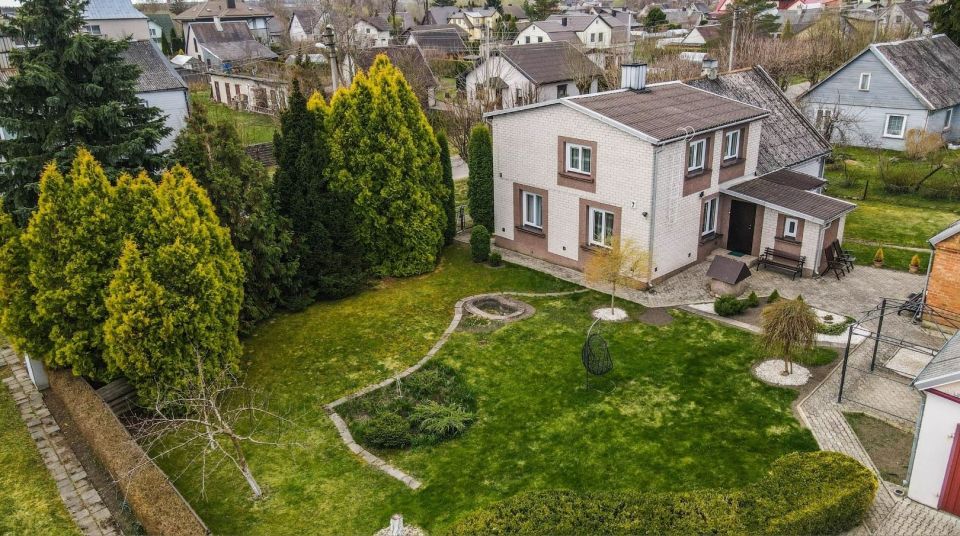 Parduodamas dviejų gyvenamųjų dalių namas su 15,33 a sklypu P. Matulionio g., Mažeikių senamiestyje