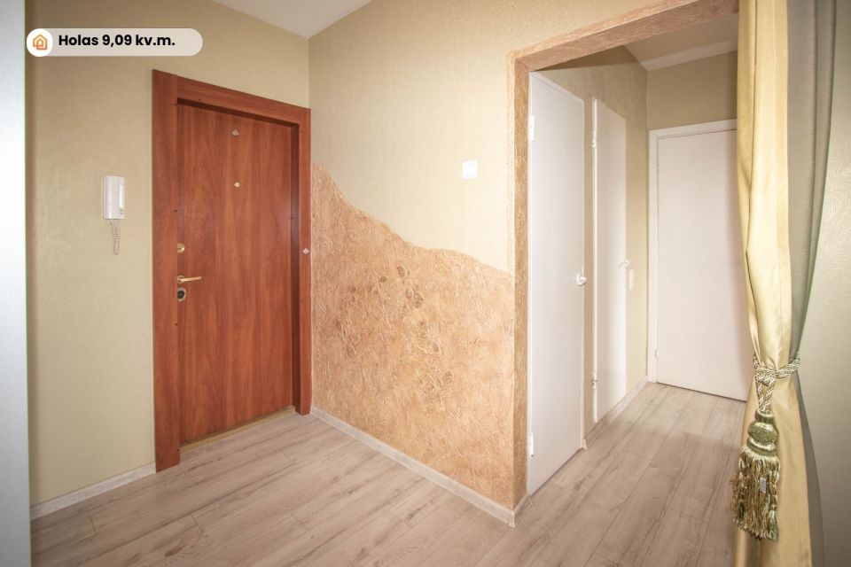 PARDUODAMAS ERDVUS 1 KAMBARIO BUTAS SU HOLU ŠALIA JUODPELKIO PARKO
