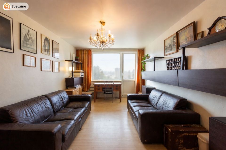 Parduodamas erdvus 3 kambarių butas Debreceno g.-32, Klaipėdoje, pietinėje miesto dalyje.