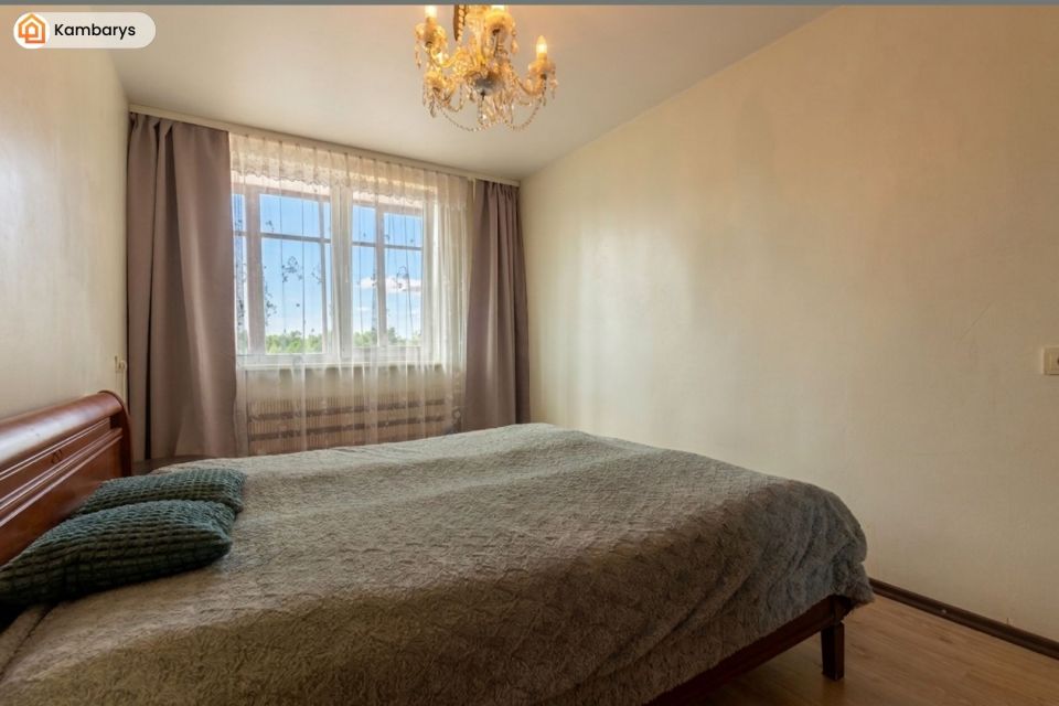 Parduodamas erdvus 3 kambarių butas Debreceno g.-32, Klaipėdoje, pietinėje miesto dalyje.