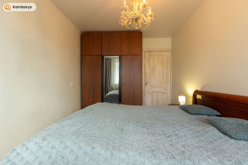 Parduodamas erdvus 3 kambarių butas Debreceno g.-32, Klaipėdoje, pietinėje miesto dalyje.