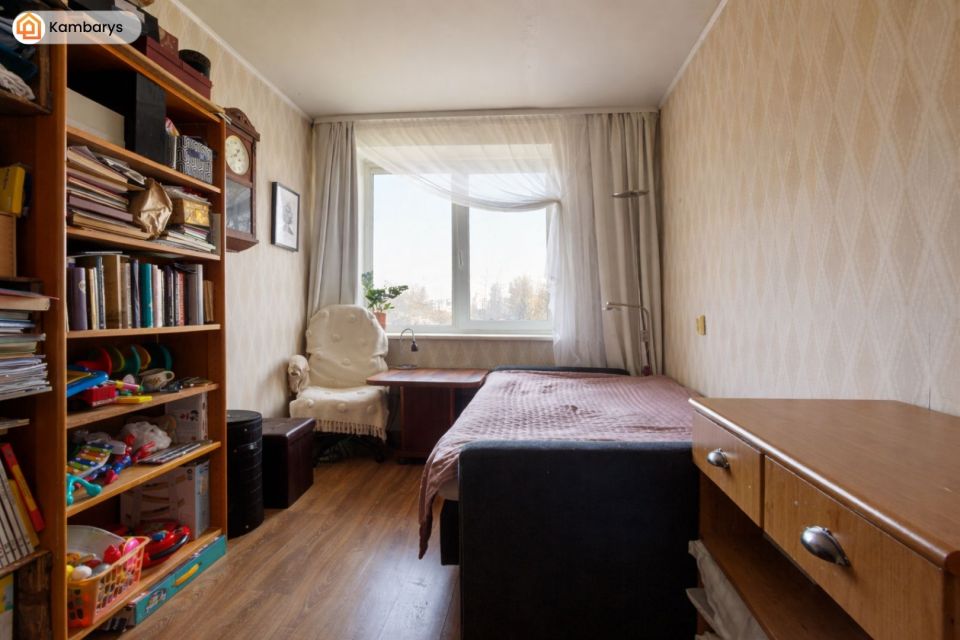 Parduodamas erdvus 3 kambarių butas Debreceno g.-32, Klaipėdoje, pietinėje miesto dalyje.