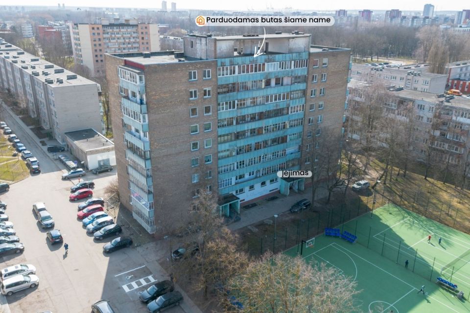 Parduodamas erdvus 3 kambarių butas Debreceno g.-32, Klaipėdoje, pietinėje miesto dalyje.