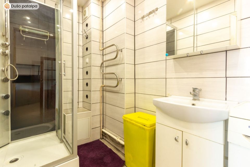 Parduodamas erdvus 3 kambarių butas Debreceno g.-32, Klaipėdoje, pietinėje miesto dalyje.