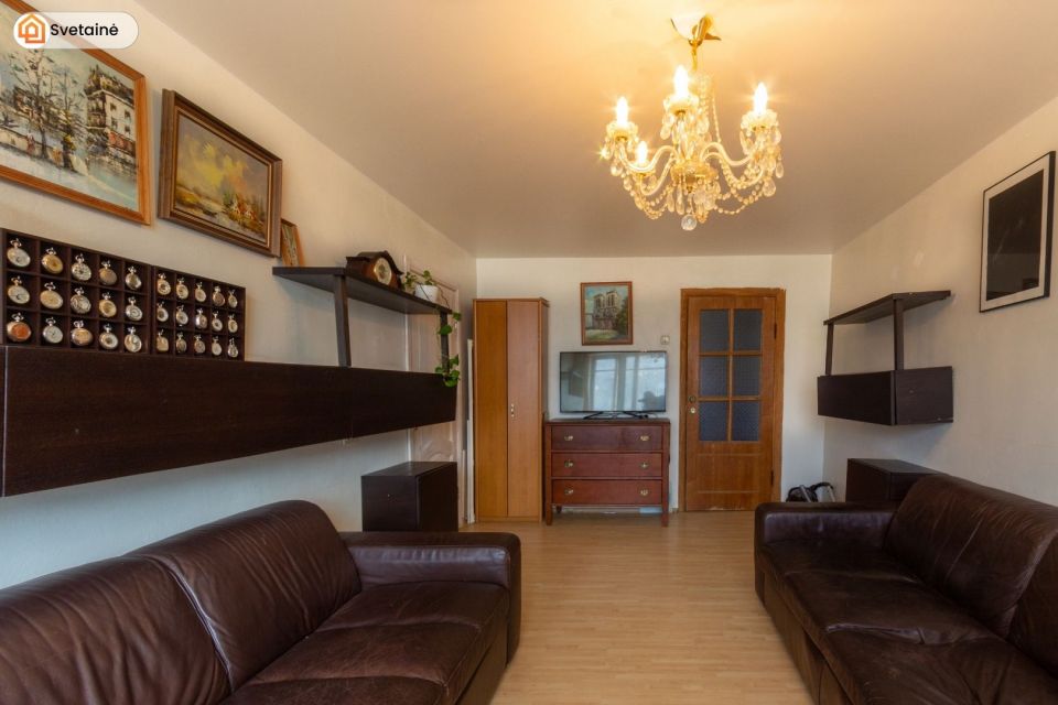 Parduodamas erdvus 3 kambarių butas Debreceno g.-32, Klaipėdoje, pietinėje miesto dalyje.