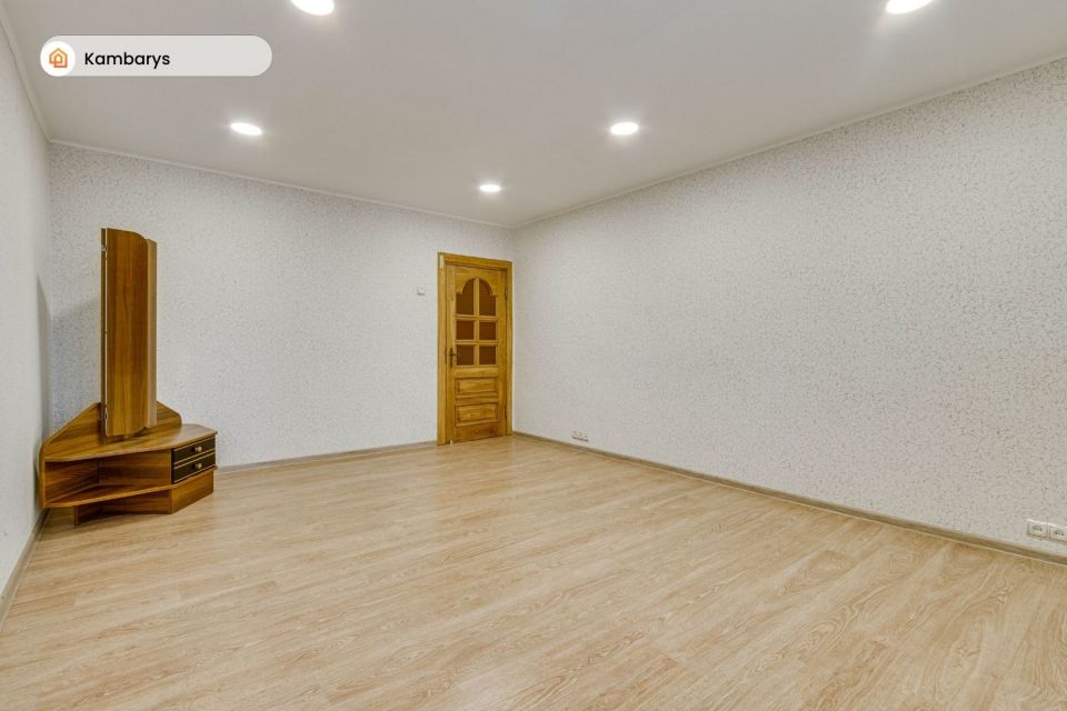 Parduodamas erdvus 3 kambarių butas renovuotame name Telšiuose, Karaliaus Mindaugo g. 32