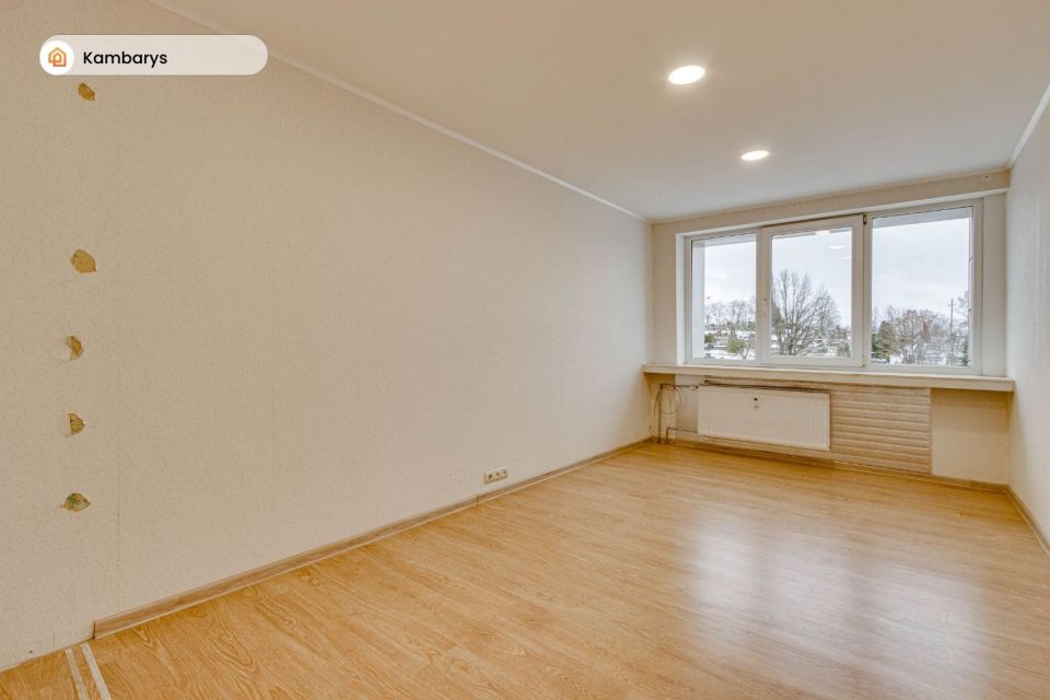 Parduodamas erdvus 3 kambarių butas renovuotame name Telšiuose, Karaliaus Mindaugo g. 32