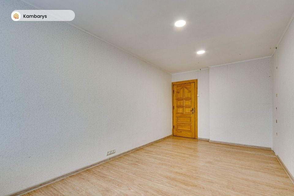 Parduodamas erdvus 3 kambarių butas renovuotame name Telšiuose, Karaliaus Mindaugo g. 32