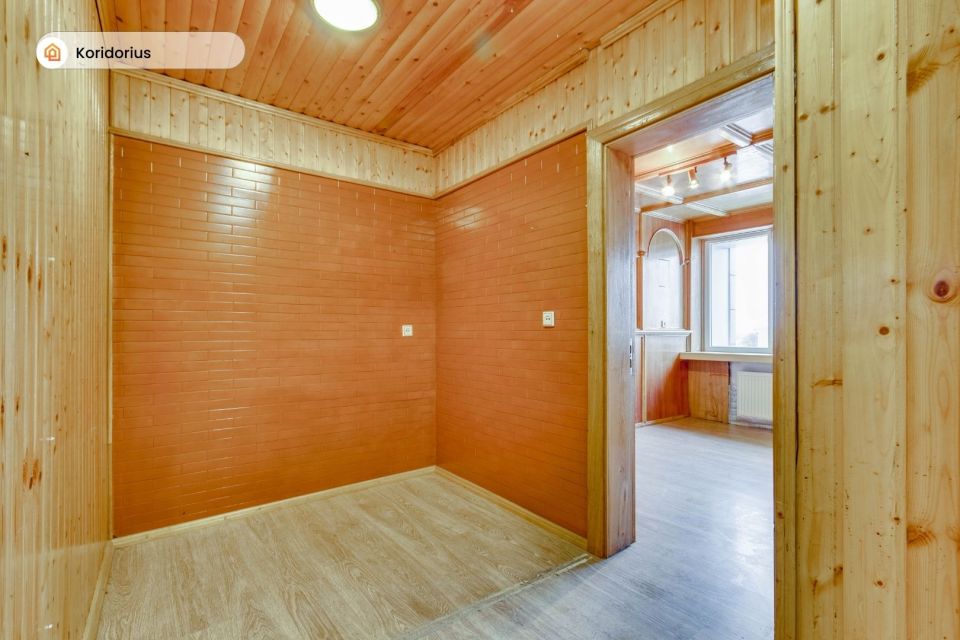 Parduodamas erdvus 3 kambarių butas renovuotame name Telšiuose, Karaliaus Mindaugo g. 32