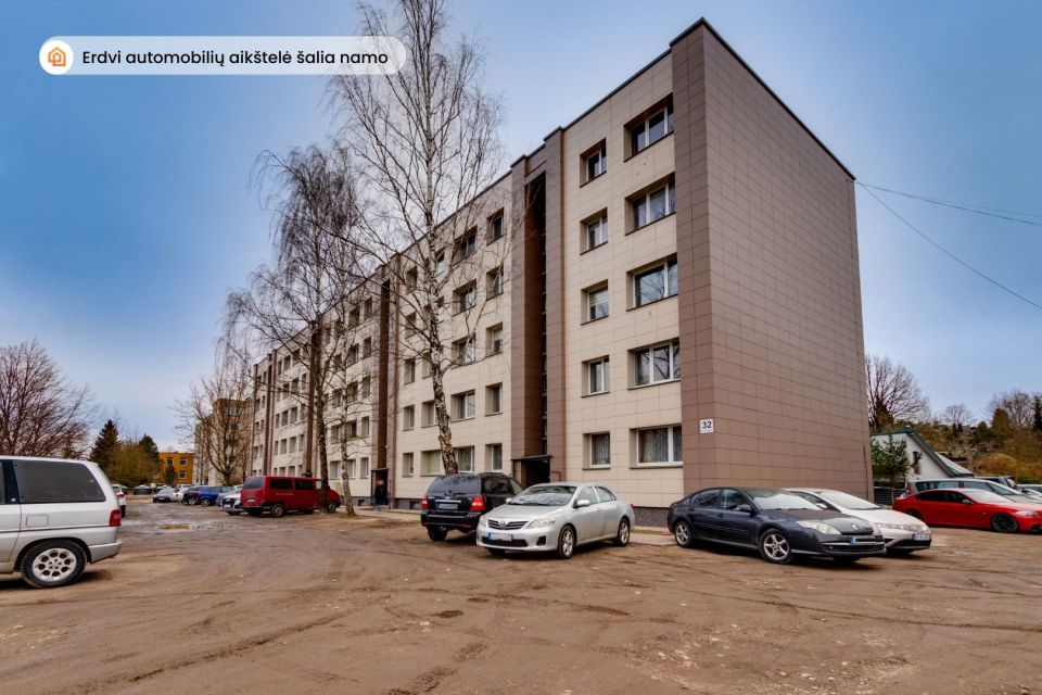 Parduodamas erdvus 3 kambarių butas renovuotame name Telšiuose, Karaliaus Mindaugo g. 32