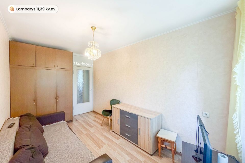 Parduodamas erdvus 3 kambarių butas renovuotame name V. Dambrausko g. 14, Kur&scaron;ėnuose