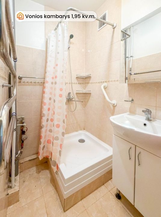 Parduodamas erdvus 3 kambarių butas renovuotame name V. Dambrausko g. 14, Kur&scaron;ėnuose