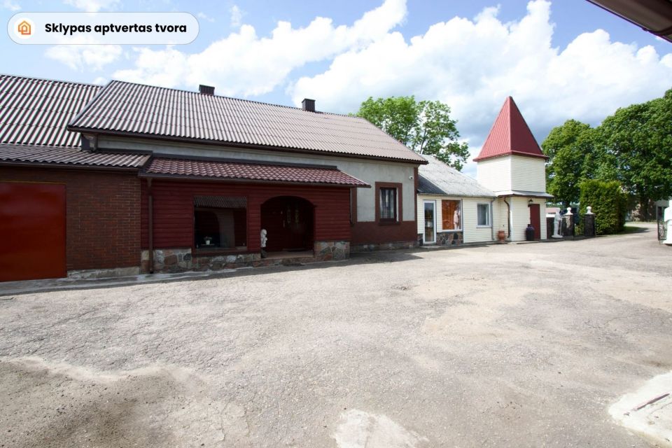 Parduodamas erdvus ir funkcionalus 236,76 kv. m gyvenamas namas Rietave – puikus pasirinkimas šeimai arba komercinei veiklai