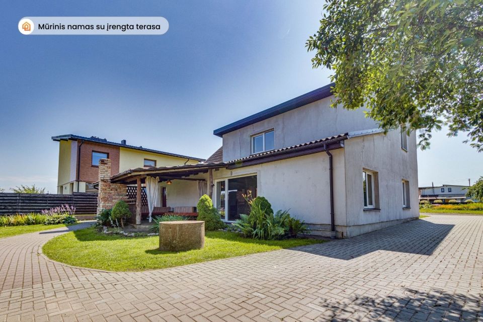 Parduodamas erdvus, jaukus mūrinis namas Telšiuose, Kalniškių g. 3