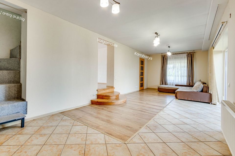 Parduodamas erdvus, jaukus mūrinis namas Telšiuose, Kalniškių g. 3