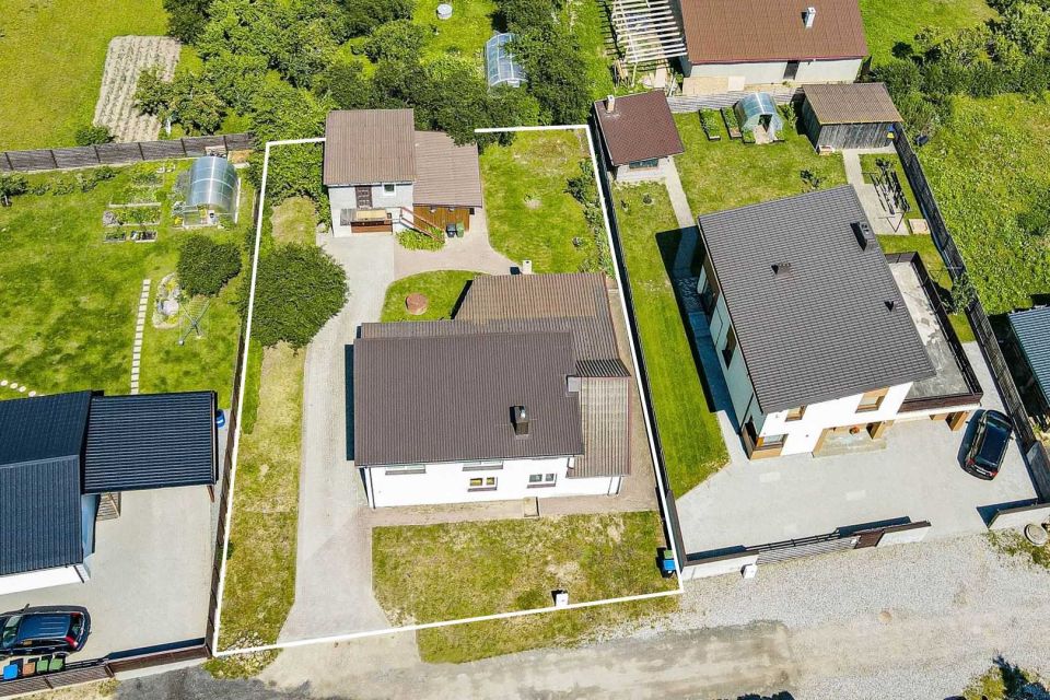 Parduodamas erdvus, jaukus mūrinis namas Telšiuose, Kalniškių g. 3