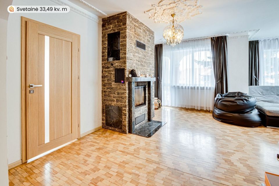 Parduodamas erdvus, mūrinis namas su 29,30 arų žemės sklypu Pievų g., Tytuvėnuose