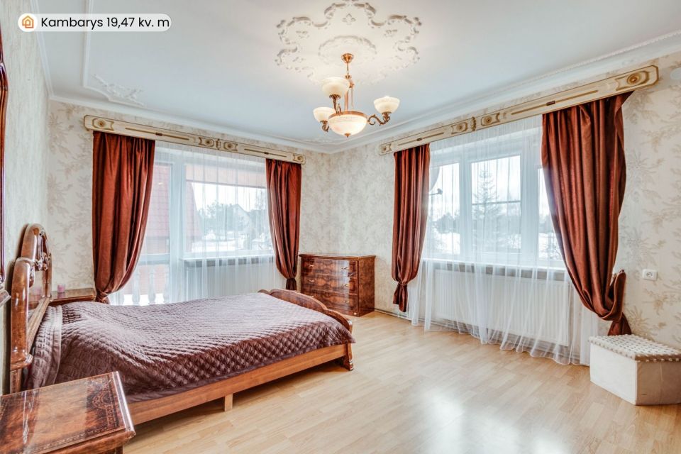 Parduodamas erdvus, mūrinis namas su 29,30 arų žemės sklypu Pievų g., Tytuvėnuose