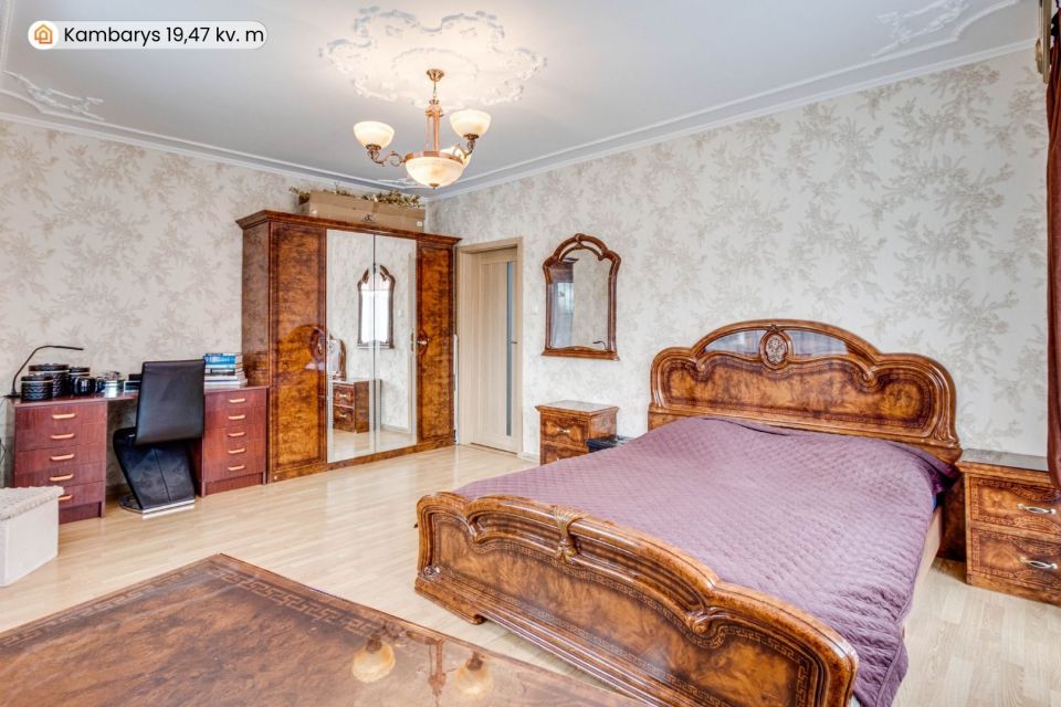 Parduodamas erdvus, mūrinis namas su 29,30 arų žemės sklypu Pievų g., Tytuvėnuose