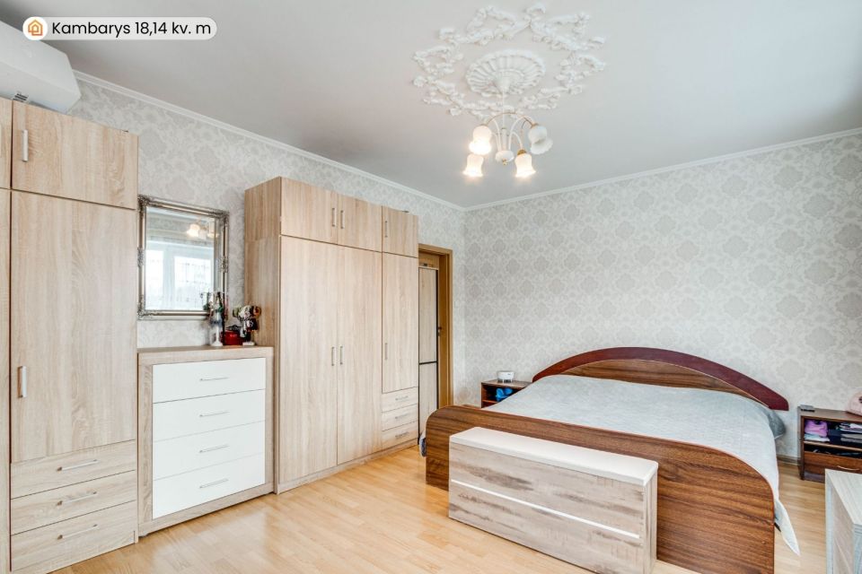 Parduodamas erdvus, mūrinis namas su 29,30 arų žemės sklypu Pievų g., Tytuvėnuose