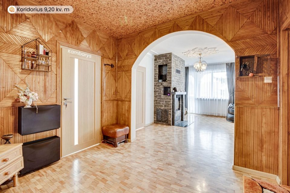 Parduodamas erdvus, mūrinis namas su 29,30 arų žemės sklypu Pievų g., Tytuvėnuose