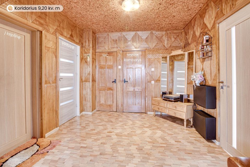 Parduodamas erdvus, mūrinis namas su 29,30 arų žemės sklypu Pievų g., Tytuvėnuose