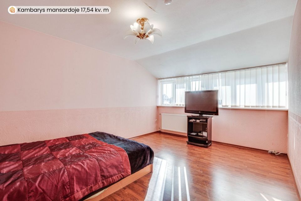 Parduodamas erdvus, mūrinis namas su 29,30 arų žemės sklypu Pievų g., Tytuvėnuose