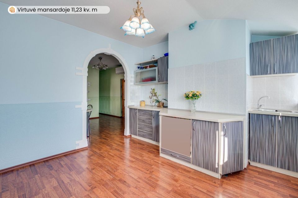 Parduodamas erdvus, mūrinis namas su 29,30 arų žemės sklypu Pievų g., Tytuvėnuose