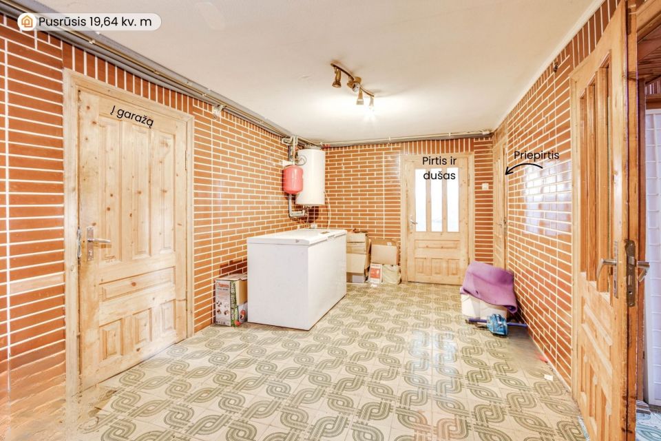 Parduodamas erdvus, mūrinis namas su 29,30 arų žemės sklypu Pievų g., Tytuvėnuose