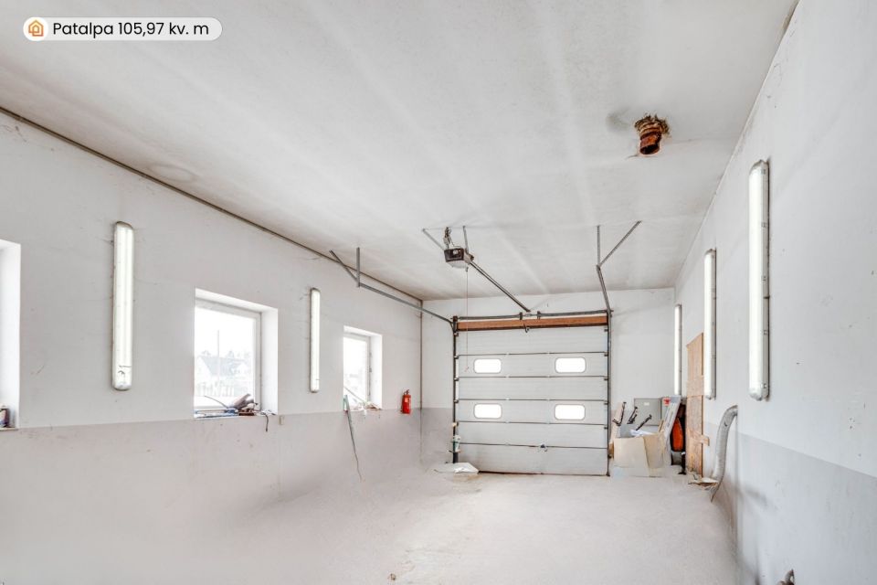 Parduodamas erdvus, mūrinis namas su 29,30 arų žemės sklypu Pievų g., Tytuvėnuose