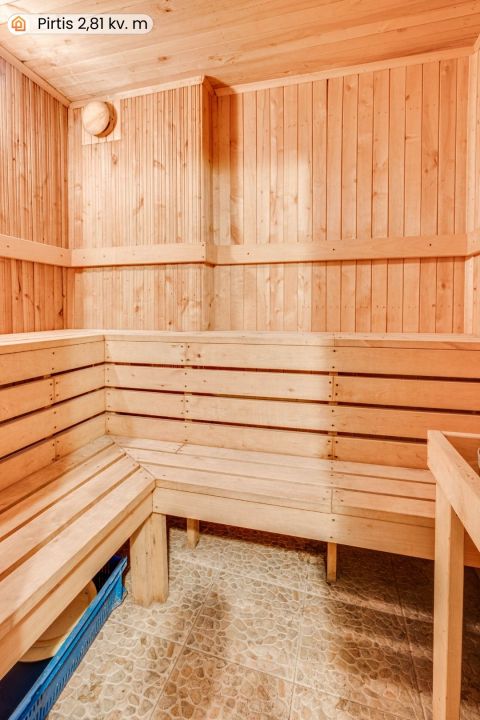 Parduodamas erdvus, mūrinis namas su 29,30 arų žemės sklypu Pievų g., Tytuvėnuose