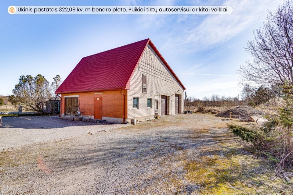 Parduodamas erdvus, mūrinis namas su 29,30 arų žemės sklypu Pievų g., Tytuvėnuose
