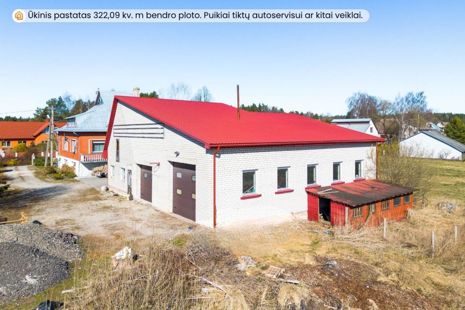 Parduodamas erdvus, mūrinis namas su 29,30 arų žemės sklypu Pievų g., Tytuvėnuose