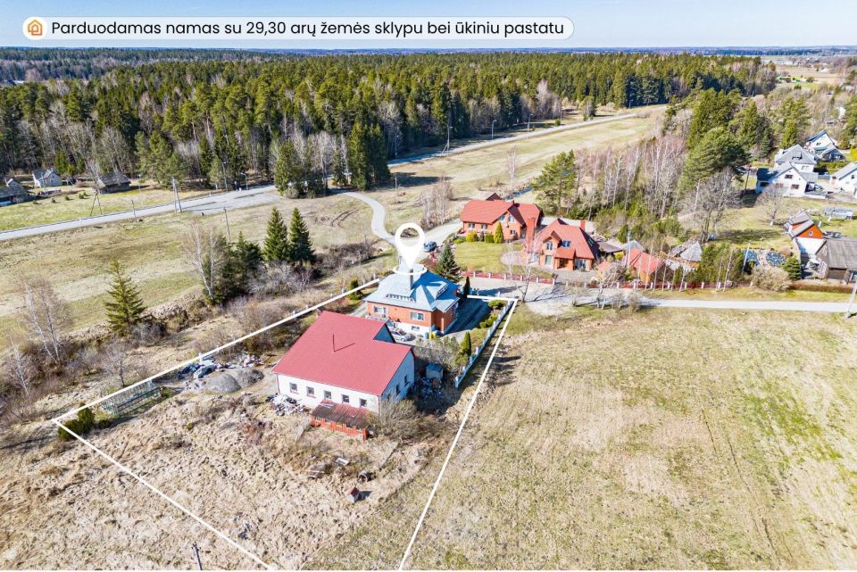 Parduodamas erdvus, mūrinis namas su 29,30 arų žemės sklypu Pievų g., Tytuvėnuose