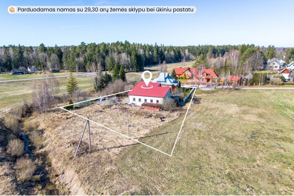 Parduodamas erdvus, mūrinis namas su 29,30 arų žemės sklypu Pievų g., Tytuvėnuose