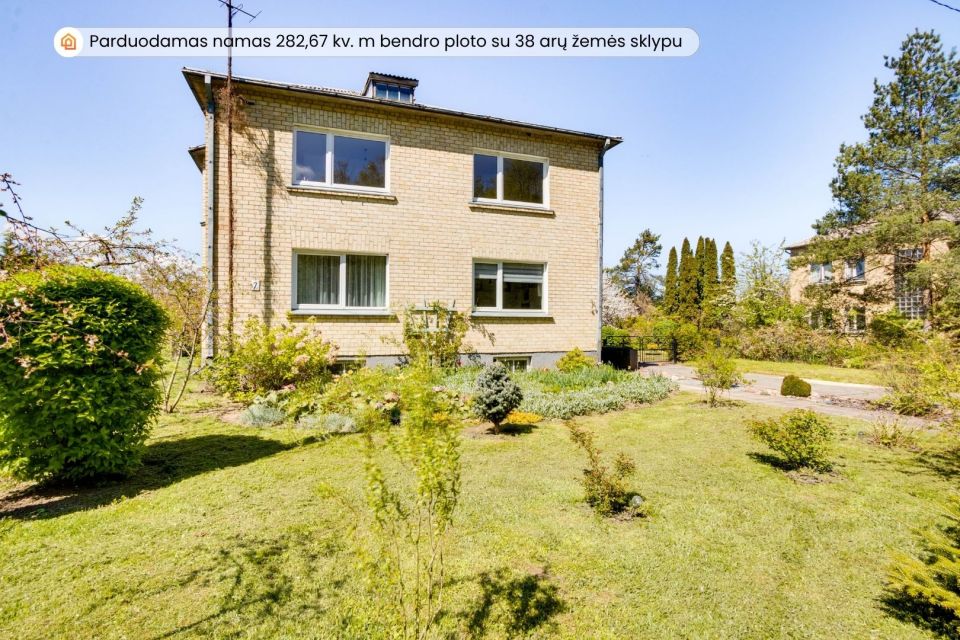 Parduodamas erdvus, mūrinis namas su 38 arų žemės sklypu Parko g., Skaistgirio mstl., Joniškio r.