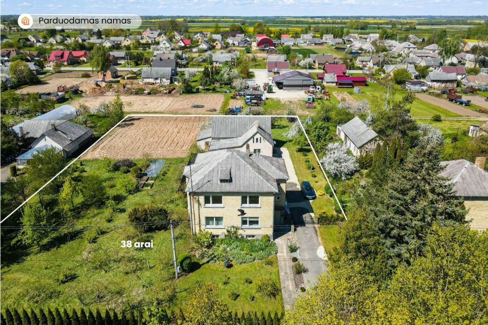 Parduodamas erdvus, mūrinis namas su 38 arų žemės sklypu Parko g., Skaistgirio mstl., Joniškio r.