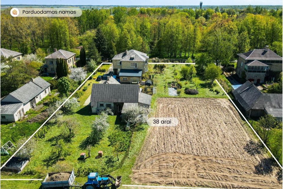 Parduodamas erdvus, mūrinis namas su 38 arų žemės sklypu Parko g., Skaistgirio mstl., Joniškio r.