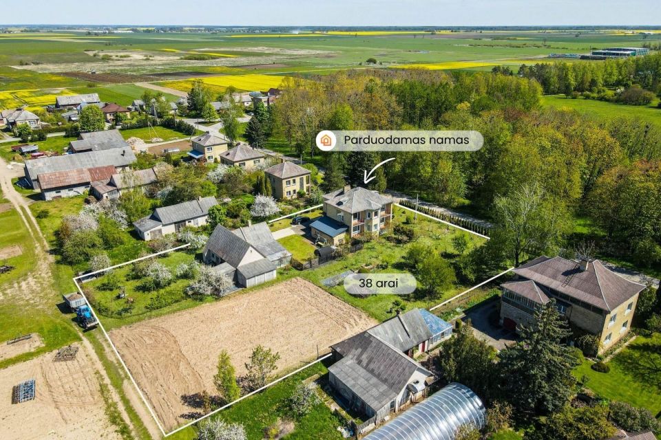 Parduodamas erdvus, mūrinis namas su 38 arų žemės sklypu Parko g., Skaistgirio mstl., Joniškio r.